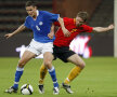 Andres Oper (stînga), unul din cei 11 fotbalişti estoni născuţi la Tallin, s-a luptat cu belgianul Vertonghen (dreapta) în preliminariile Euro 2010