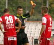 Arbitrul Eduard Ioniţă l-a eliminat direct pe Dobrosavlevici. // Foto: Bogdan Fechită