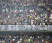 FOTO MM a garantat bannerul rasist! » Steliştii l-au omagiat la derby pe un criminal care a ucis 24 de ţigani