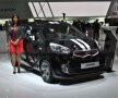 GALERIE FOTO Ele sînt cele mai frumoase femei de la Salonul Auto de la Paris