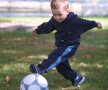 2001 - La 3 ani, Ianis făcuse
deja
cunoștință
cu mingea