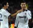 Ronaldo (dreapta, lîngă Di Maria), arătîndu-le madrilenilor cîte goluri a înscris aseară // Foto: Reuters