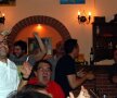 VIDEO Fotbal nebun cu bere şi paella » Cum s-a văzut El Clasico într-un restaurant din Bucureşti plin de madrileni