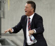 Van Gaal (Olanda), la 61 de ani, la fel de agitat pe marginea terenului // Foto: Reuters