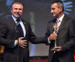 Serghei Bubka a primit un trofeu de la preşedintele FRA, Sorin Matei // Foto: Cristi Preda