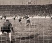 Pe un ger teribil,
peste 60.000 de
steliști au venit pe
fostul “23 August” în
decembrie 1957 la
meciul cu Borussia
Dortmund, primul al
CCA-ului în Europa