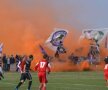 FOTO ŞI VIDEO Suporterii lui ASU uimesc din nou! » Atmosferă incredibilă la partida din deplasare cu Remetea Mare