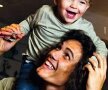 GALERIE FOTO » Cavani, un fotbalist altfel: "Cine sînt aceste showgirl? Prefer compania familiei, în natură"