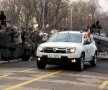 FOTO Prima apariţie a noilor modele Dacia » Au defilat la parada de 1 Decembrie