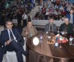 Sorin Mihail Stănescu, Nicu Alexe,
Alexandru Mironov și Alexandru
Lăzărescu, foști conducători ai sportului
românesc, au stat la aceeași masă