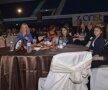 Gimnastele care au adus bronzul
pe echipe la Londra au îmbrăcat
aseară haine de gală