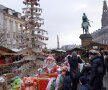 Deși mai sînt 3 săptămîni pînă la Crăciun, Copenhaga e invadată de imenși brazi gătiți de sărbătoare