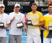 Perechile care au disputat ultimul act de la Sydney îşi arată trofeele: fraţii Bryan (stînga) pe cele de campioni, Max Mirnîi şi Horia Tecău pe ale finaliştilor // Foto:  Guliver/GettyImages