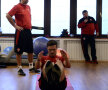 Marius Alexe face abdomene sub privirile atente ale antrenorilor