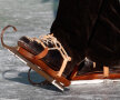 Cadru apropiat cu patinele din lemn folosite în Austria (foto: reuters)