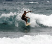 Surferii cubanezi îşi încearcă aptitudinile în apele Strîmtorii Florida