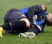 Diego Milito țipă după ce și-a rupt genunchiul. Ghinionul lui a fost norocul lui Inter, Palacio intrînd și marcînd ambele goluri // Foto: Gulliver/GettyImages