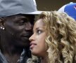 Fără drept de joc, Balotelli a luat loc în tribună, dar a fost mai mult cu ochii pe iubită