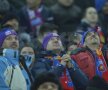FOTO Adrenalina încălzeşte şi cîntă! Momentul în care fanii Stelei şi-au schimbat atitudinea la meciul cu Ajax