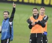FOTO Spionaţi de Reghe şi MM » Jucătorii lui Chelsea au ridicat brazde pe Arena Naţională
