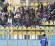 Jucătorii Sportului au rămas în tribună pînă ce arbitrii au decis ca partidă nu se va mai disputa // Foto: Ştefan Constantin
