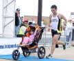 Iram Leon a alergat un maraton întreg cu fetiţa sa într-un cărucior.