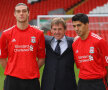 Ianuarie 2011, la prezentarea la Liverpool, cu Andy Carroll și Kenny Dalglish