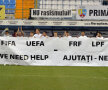 Banner-ul afişat de rapidişti la începutul meciului cu Bistriţa, scor 1-0