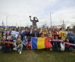 FOTO Suporterii au aprins lumînări la statuia lui Marian Cozma înainte de Gyor - Oltchim