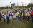 FOTO Suporterii au aprins lumînări la statuia lui Marian Cozma înainte de Gyor - Oltchim