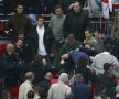 VIDEO+FOTO Hooligans! » Ultraşii lui Millwall s-au bătut între ei şi cu poliţia, distrugînd semifinala Cupei cu Wigan