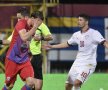 Arbitrul a decis întreruperea meciului după ce
Chiricheș a primit o brichetă în cap Foto: Raed Krishan