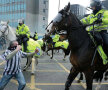 Acest ultras beat al lui Newcastle va lovi calul poliţistului
