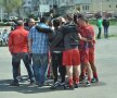 FOTO Lecţie de viaţă dată de liceeni la 18 ani » Fără violenţă, doar fotbal