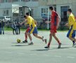 FOTO Lecţie de viaţă dată de liceeni la 18 ani » Fără violenţă, doar fotbal