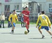 FOTO Lecţie de viaţă dată de liceeni la 18 ani » Fără violenţă, doar fotbal