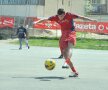 FOTO Lecţie de viaţă dată de liceeni la 18 ani » Fără violenţă, doar fotbal