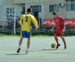 FOTO Lecţie de viaţă dată de liceeni la 18 ani » Fără violenţă, doar fotbal