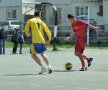 FOTO Lecţie de viaţă dată de liceeni la 18 ani » Fără violenţă, doar fotbal