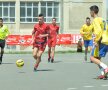 FOTO Lecţie de viaţă dată de liceeni la 18 ani » Fără violenţă, doar fotbal