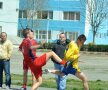 FOTO Lecţie de viaţă dată de liceeni la 18 ani » Fără violenţă, doar fotbal