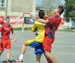 FOTO Lecţie de viaţă dată de liceeni la 18 ani » Fără violenţă, doar fotbal