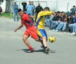 FOTO Lecţie de viaţă dată de liceeni la 18 ani » Fără violenţă, doar fotbal