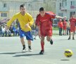 FOTO Lecţie de viaţă dată de liceeni la 18 ani » Fără violenţă, doar fotbal