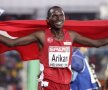 Kemboi Arikan fluturînd steagul
Turciei după ce a devenit campion
european la 10.000 m în 2012