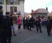 FOTO Mobilizare exemplară a Jandarmeriei de la Cluj » Suporterii Stelei au fost controlaţi cu detectoare de metale