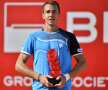 Lukas Rosol şi trofeul de la Bucureşti, copleşit de emoţie în timpul festivităţii de premiere // Foto: Raed Krishan