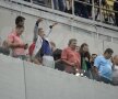 FOTO Circ în lojă » Gigi Becali s-a dat în spectacol pe Naţional Arena
