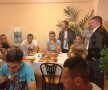 FOTO Dinamo petrece! » Tort, şampanie şi veselie la Săftica la împlinirea a 65 de ani a clubului