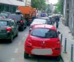 Să mai şi zîmbim » Şoferi, nu vă înghesuiţi pe scurtătură! Strada Dionisie Lupu e blocată :) » Voi pe unde faceţi 200m într-o oră?